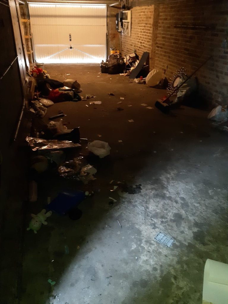 Garage près pour un vide grenier