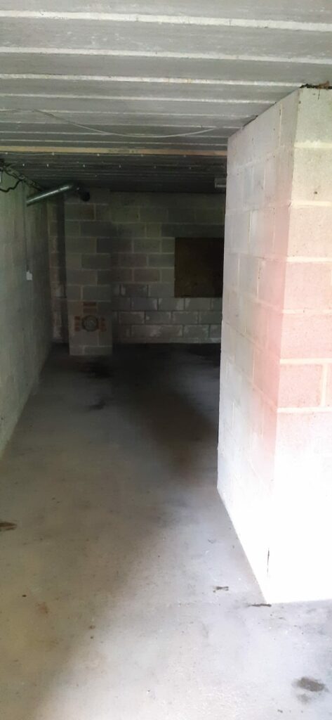 Cave vidé après un vide grenier